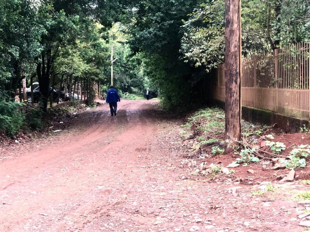 Rua Lombardino Diniz é utilizada diariamente por veículos pertencentes ao município (Foto: Diones Roberto Becker)