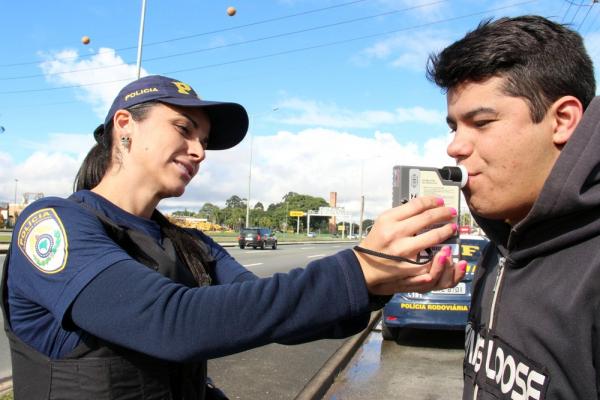 Lei Seca brasileira não tem tolerância para qualquer quantidade de álcool — Foto: Divulgação/Detran-PR