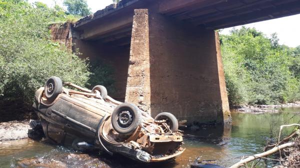 Condutor do veículo morreu no local (Foto: Reprodução/Três Passos News)