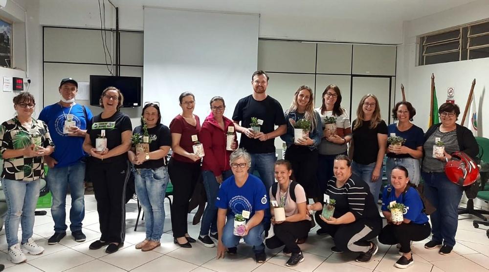 Evento reuniu Emater e Secretaria de Educação de Três Passos (Foto: Divulgação/Ascom Três Passos)