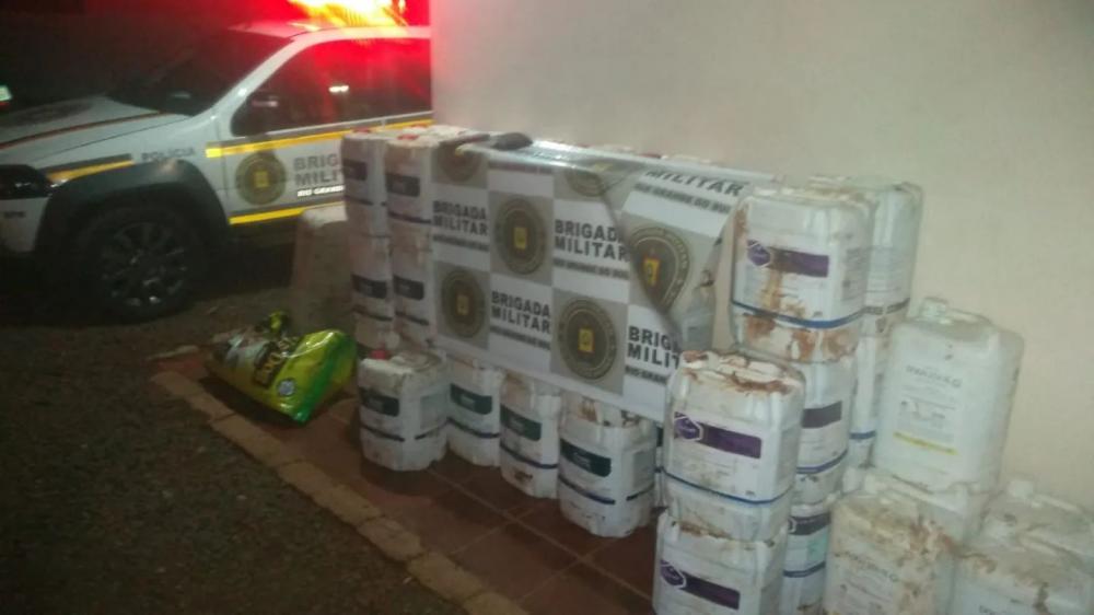 O preso e todas as mercadorias estrangeiras foram encaminhados à Polícia Federal em Santo Ângelo (Foto: Divulgação | BM)