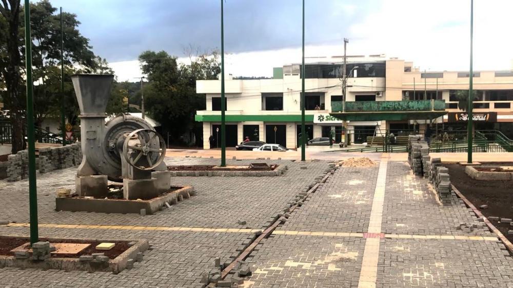 Objetivo é modernizar, embelezar e permitir maior funcionalidade à Praça João Goulart (Foto: Diones Roberto Becker)