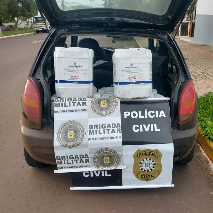 A mulher, juntamente com toda a mercadoria apreendida, foi encaminhada à Polícia Federal para a lavratura do flagrante (Foto: Divulgação | BM)