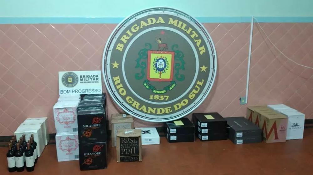 Todos os produtos foram apreendidos por orientação da Receita Federal do Brasil (Foto: Diones Roberto Becker)
