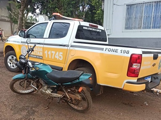 Honda CG foi removida até a Delegacia da Polícia Civil de Miraguaí para registro da ocorrência (Foto: Divulgação | CRBM)