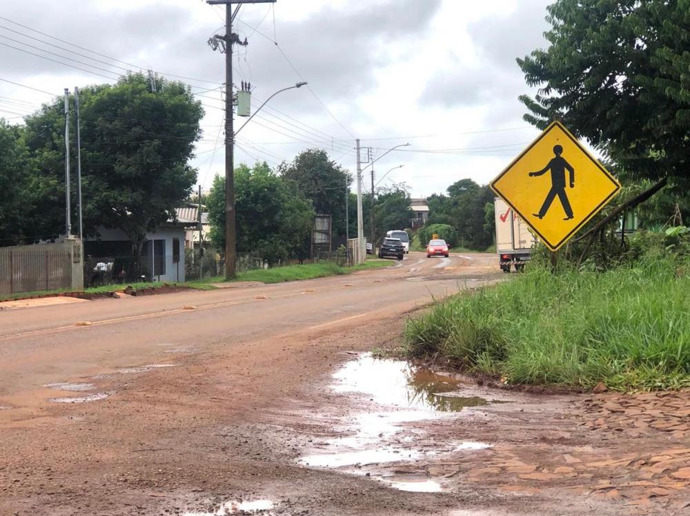 Vereador afirmou que recentemente a água da chuva invadiu várias casas situadas ao lado da ERS 317 (Foto: Diones Roberto Becker)