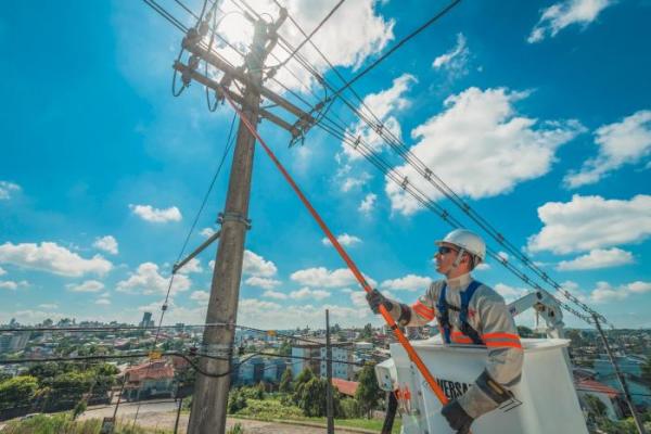 Por segurança, as instalações deverão ser consideradas como energizadas - Foto: RGE/CPFL Energia
