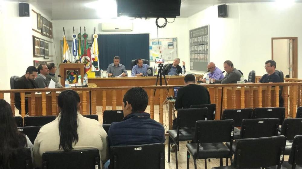 Projeto que torna zona urbana uma área de terras de 32,3 mil metros quadrados foi aprovado por unanimidade (Foto: Diones Roberto Becker)