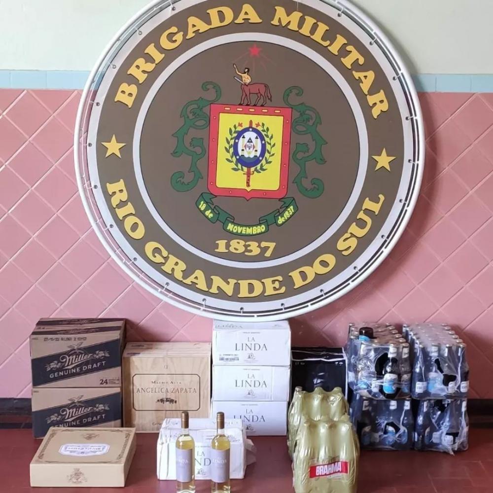 Mercadoria foi apreendida por orientação da Receita Federal do Brasil (Foto: Diones Roberto Becker)