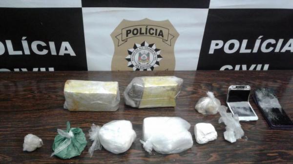 Além da droga um veículo também foi apreendido - Foto: Polícia Civil