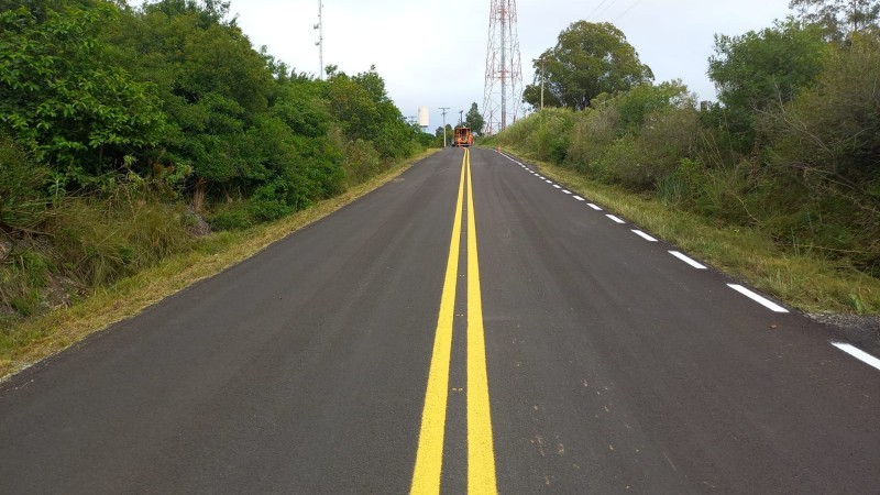 Após renovação do pavimento, equipes fazem a sinalização da estrada - Foto: Divulgação Daer