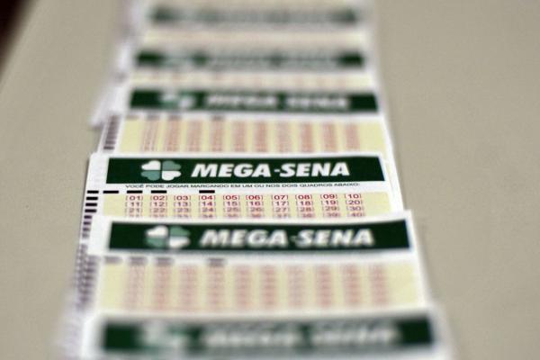 Segundo estimativa da Caixa, o concurso de sábado (18) deverá pagar R$ 40 milhões - Marcello Casal Jr./Agência Brasil