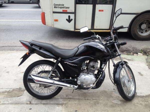 Honda Titan 125cc de cor preta, placa ASJ5F82, ano 2010 - Foto: Brigada Militar