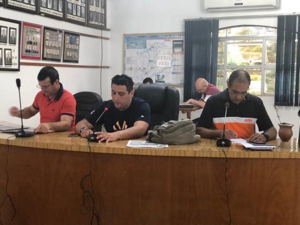 Mesa Diretora que dirigiu o Poder Legislativo no ano passado: Itamar Sartori, Afrânio Bertaluci e Egmar Lima de Ávila (Foto: Diones Roberto Becker)