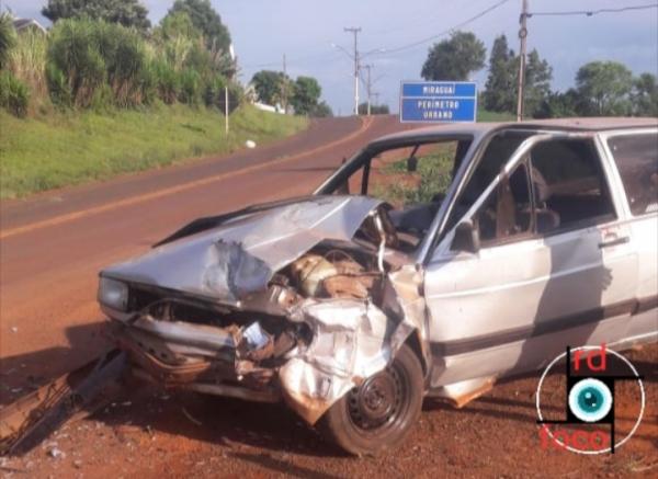 Suspeita é que o VW Gol com placas de Coronel Bicaco foi abandonado após o envolvimento em um acidente de trânsito (Foto: Reprodução/RD Foco)