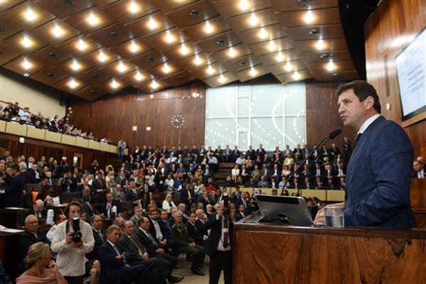 Em seu discurso, Ernani Polo destacou a necessidade de aprimorar o vínculo entre a Assembleia Legislativa e a sociedade gaúcha (Foto: Vinicius Reis)