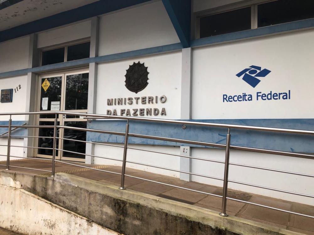 Para saber se a restituição está disponível, a pessoa deve acessar a página da Receita Federal na internet (Foto: Diones Roberto Becker)