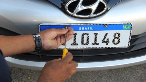 Segundo o Ministério da Infraestrutura, o DETRAN que não aderir ao novo padrão, não conseguirá emplacar novos veículos (Foto: Reprodução/DETRAN-RS)