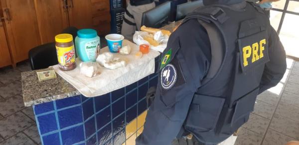 Cocaína foi encontrada com adolescente de 15 anos que viajava sozinho de Dourados/MS com destino a Porto Alegre/RS (Foto: Divulgação/PRF)