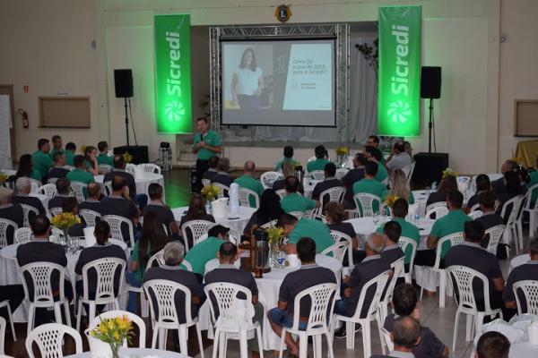 Na ocasião, foi apresentado o projeto de expansão da área de atuação da cooperativa e o calendário das assembleias 2020 (Foto: Divulgação/Sicredi Celeiro RS/SC)