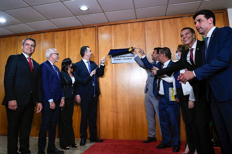 O espaço foi inaugurado pelo presidente do Senado, Rodrigo Pacheco, com a presença de vários senadores e representantes dos prefeitos