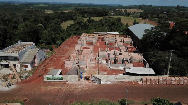 Atualmente, o projeto se encontra na parte final das obras de fundações e levantamento das paredes e vigas (Foto: Divulgação/ASCOM Tenente Portela)