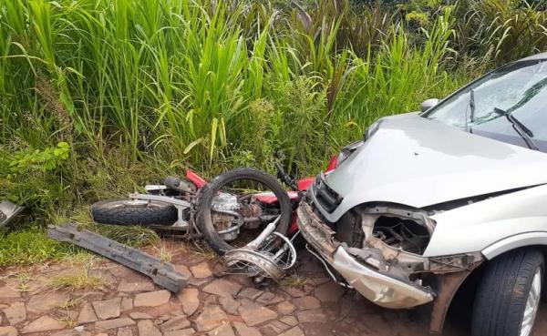 Acidente de trânsito ocorreu por volta das 14 horas deste domingo (16), na Linha Piaia de Cézaro (Foto: Vilmar Luza/Grupo Chiru)