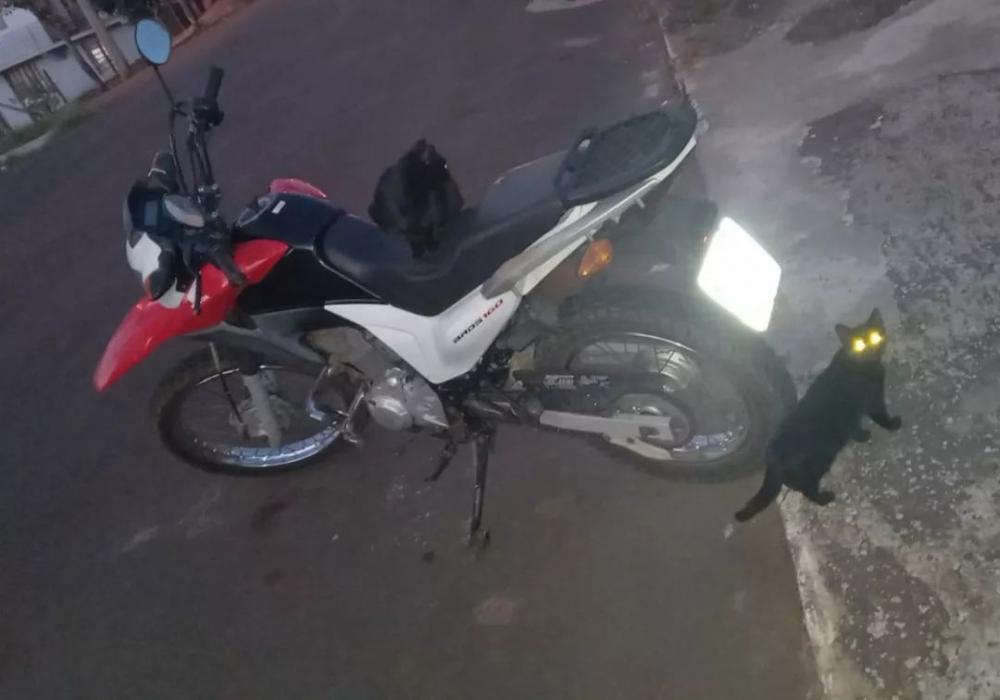 Após os trâmites legais na Delegacia da Polícia Civil, a motocicleta seria restituída ao proprietário (Foto: Divulgação | BM)