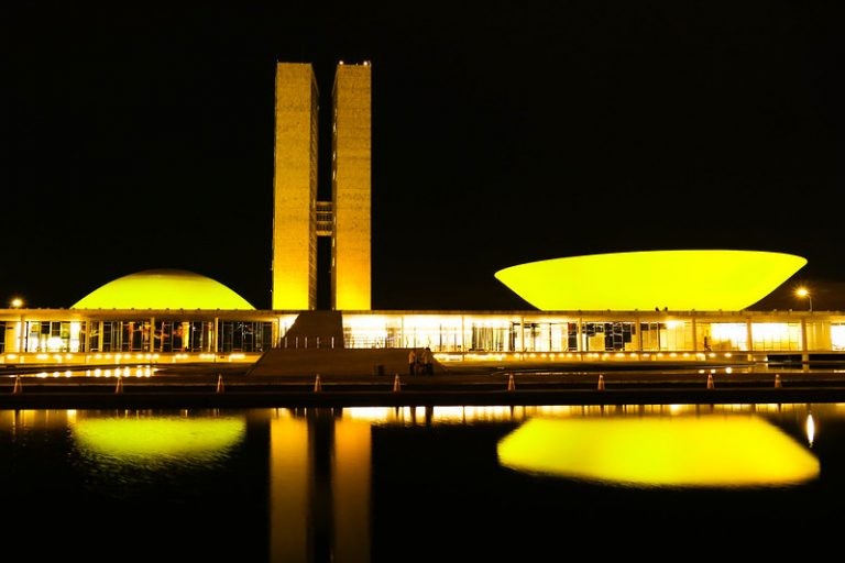 Iluminação é alerta para acidentes de trânsito - (Foto: Roque de Sá/Agência Senado)