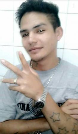 Izaqueu Santos, de 24 anos, chegou a ser socorrido ao hospital, mas não resistiu aos ferimentos e faleceu (Foto: Reprodução)