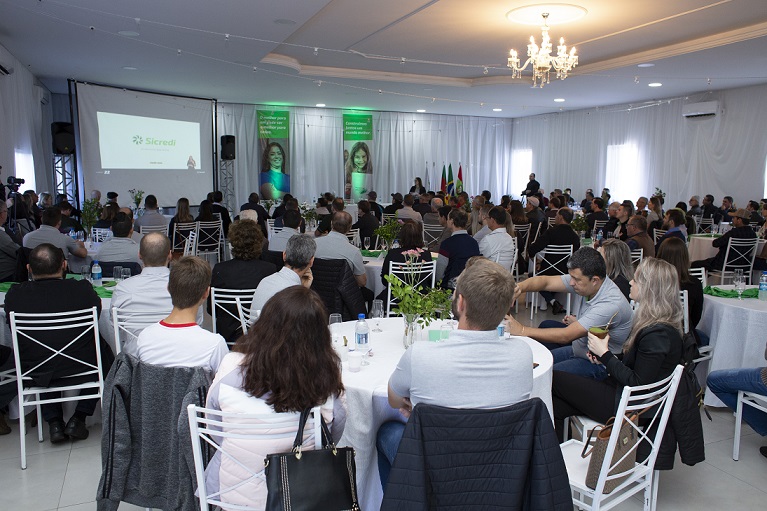 Coordenadores de núcleo estiveram reunidos para representar as decisões dos associados durante as assembleias digitais (Foto: Divulgação | Sicredi Raízes)