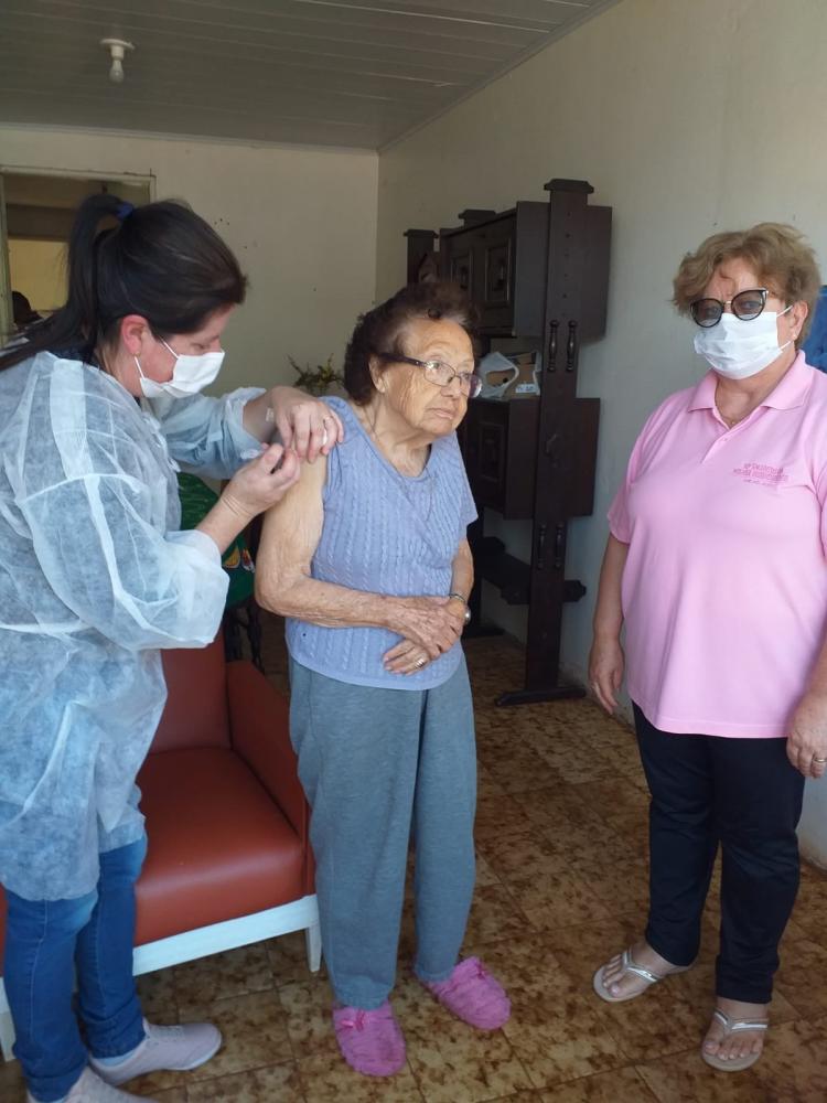 O publico idoso deverá receber uma 4ª dose da vacina (Foto: Ascom/Redentora - Reprodução)