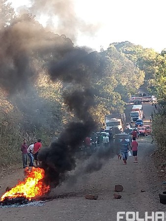 É permitida a passagem apenas de veículos de saúde - Foto: Divulgação/Deonir Sarmento/Folha Noroeste