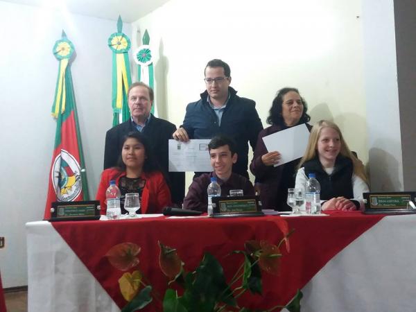 Alunos do ensino fundamental portelense receberam certificado pela participação no projeto. (Foto: Reprodução/Facebook)