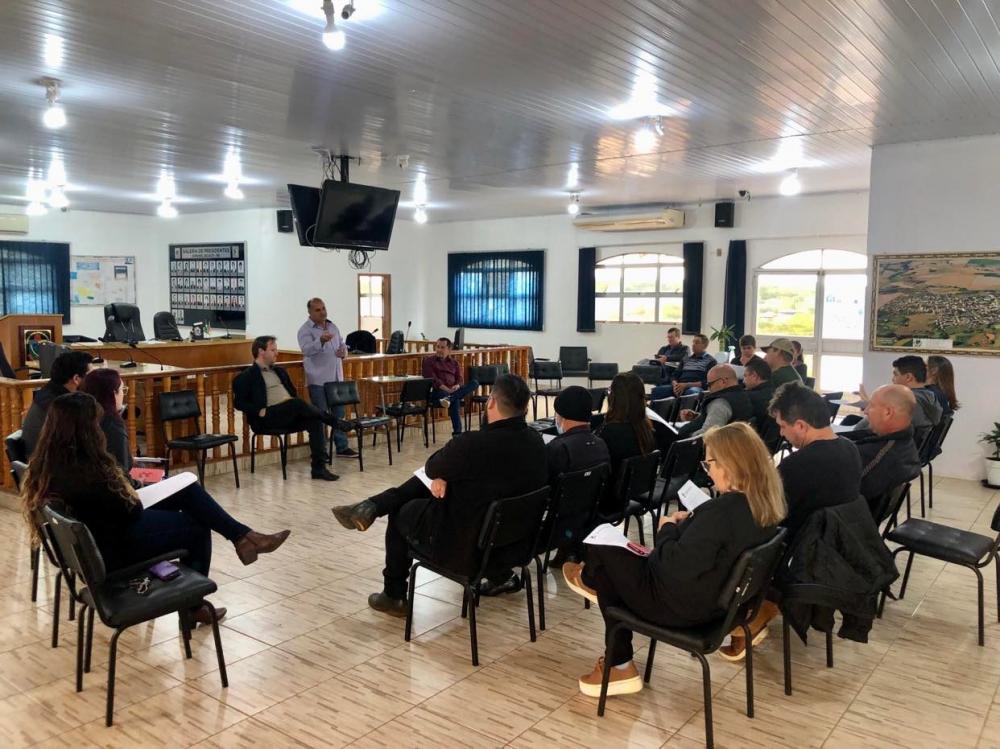 Audiência pública que serviu para sanar dúvidas a respeito do serviço voltado aos produtos de origem animal (Foto: Divulgação | ASCOM Coronel Bicaco)