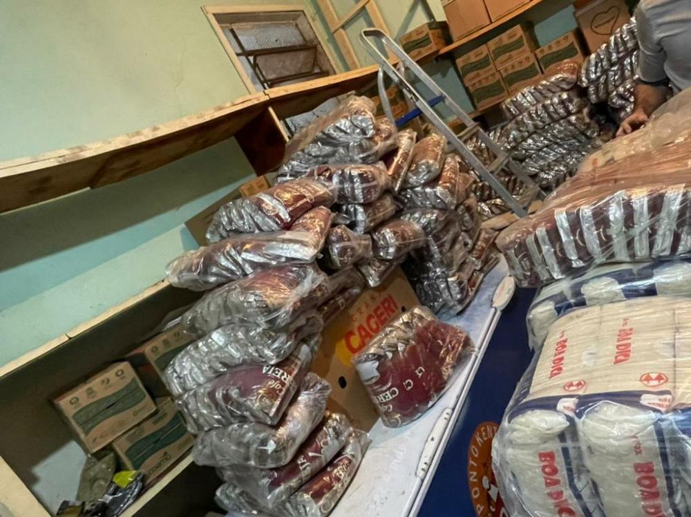 Produtos, especialmente leite e café, estavam armazenados para consumo pelos segregados e pelos servidores penitenciários (Foto: Divulgação | MP-RS)