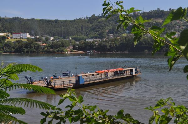 Travessia voltou ao normal nesta terça-feira, depois que as águas voltaram a subir (Foto: Jonas Martins)