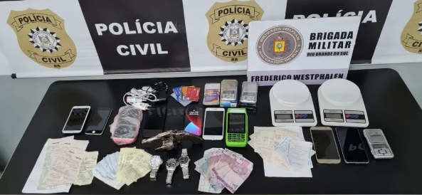 Objetos apreendidos pelos agentes da Brigada Militar e da Polícia Civil (Foto: Divulgação | BM)