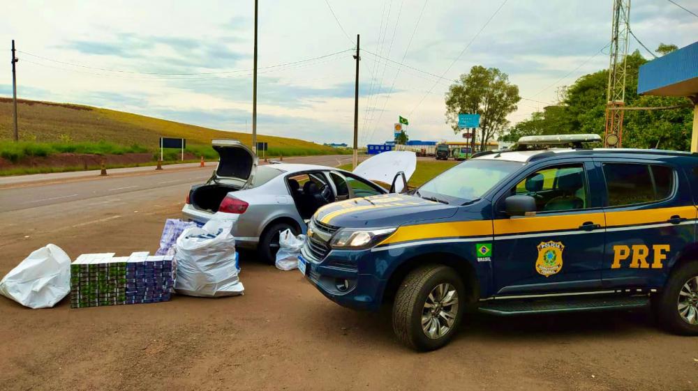 Foram apreendidos 3.500 maços de cigarros trazidos ilegalmente do Paraguai (Foto: Divulgação | PRF)