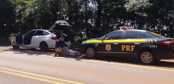 BMW com placas de Cascavel/PR foi abordada na tarde da quarta-feira (11), na BR 468 em Três Passos (Foto: Divulgação/PRF)