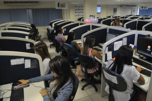 Central de Atendimento à Mulher em Situação de Violência (Foto: José Cruz/Agência Brasil)