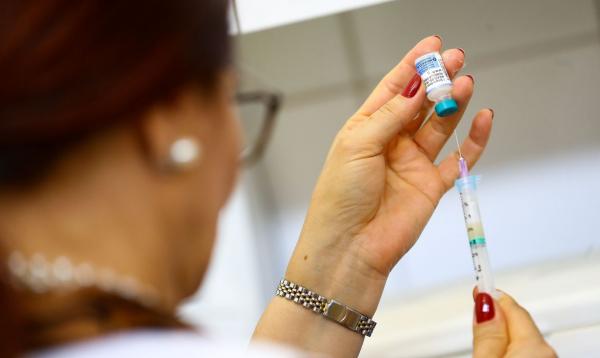 O sarampo é uma doença altamente contagiosa, transmitida por meio da fala, da tosse e do espirro - Foto: Agência Brasil 