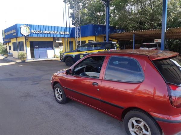 Homem de 49 anos conduzia um Fiat Pálio que foi abordado em frente à Unidade Operacional de Sarandi, na BR 386 (Foto: Divulgação/PRF)