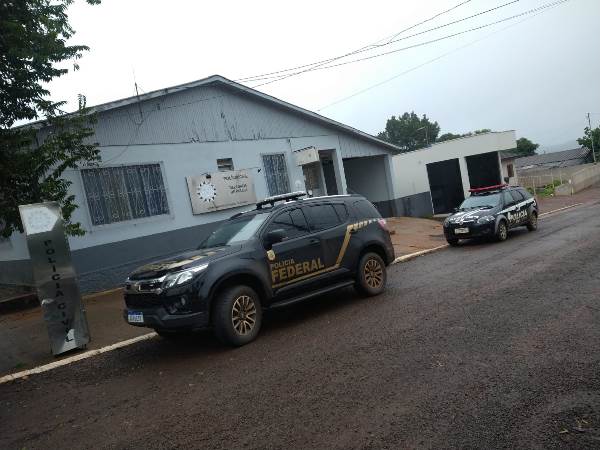 Polícia Federal em Miraguaí (Foto: Planeta FM)