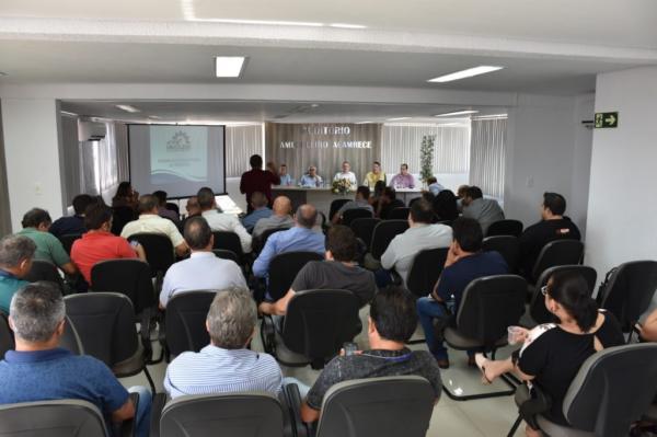 Prefeitos estiveram reunidos na tarde desta segunda-feira em Três Passos (Foto: Amuceleiro/Divulgação)