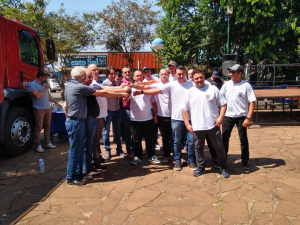 Solenidade de entrega foi realizada na manhã da terça-feira (17/03), na Praça do Índio em Tenente Portela (Foto: Sistema Província de Comunicação)