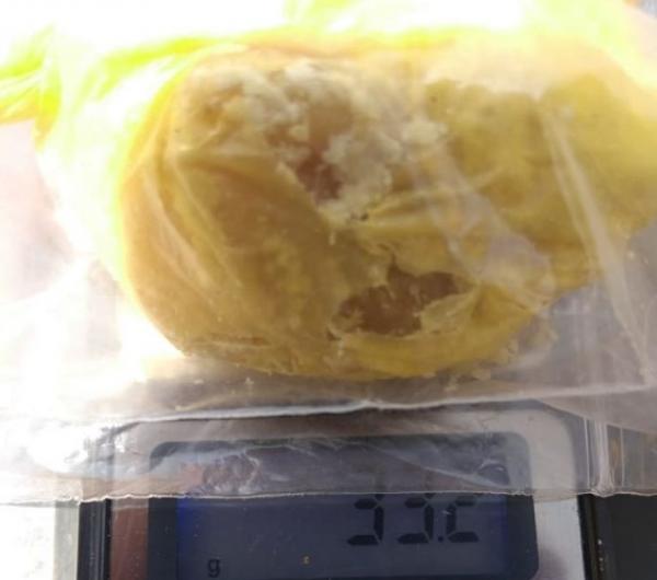 Com o homem preso, os policiais militares encontraram 33,2 gramas de crack (Foto: Divulgação/Brigada Militar)