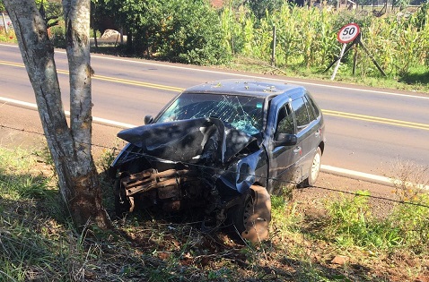 VW Gol conduzido pelo homem de 27 anos teve danos consideráveis na parte frontal (Foto: Reprodução | WhatsApp)