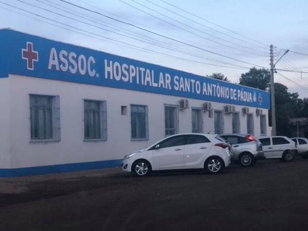 Pacientes estão em observação no Hospital Santo Antônio de Pádua (Foto: Diones Roberto Becker)