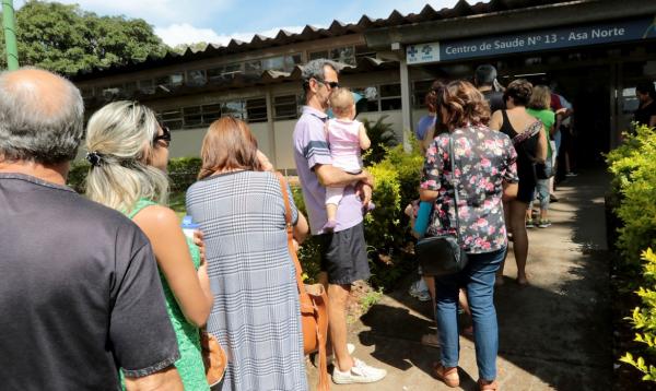 Os casos com sintomas leves de gripe, sem dificuldades respiratórias ou doenças preexistentes, serão atendidos no próprio posto de saúde - Foto: Wilson Dias/Agência Brasil